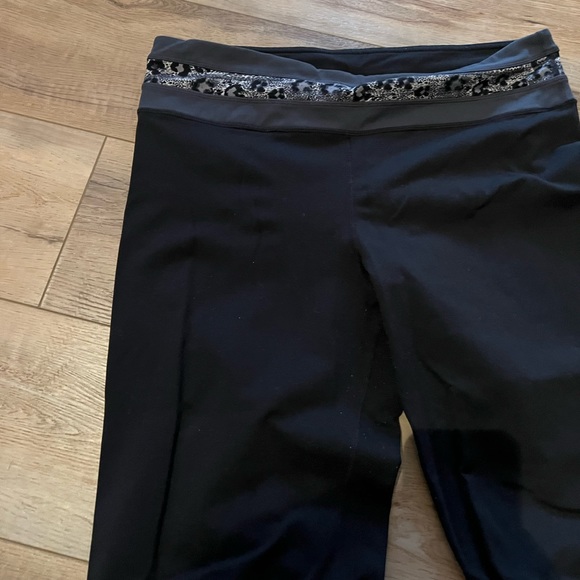 Flared Yoga Pants, Blk w patterned waistband, XL - Picture 4 of 5